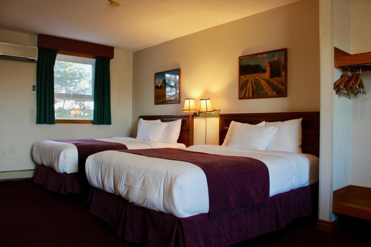 Dutch Inn Cornwall Экстерьер фото