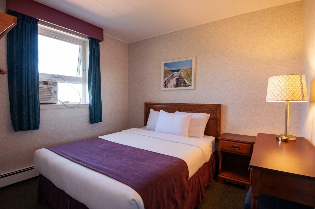 Dutch Inn Cornwall Экстерьер фото