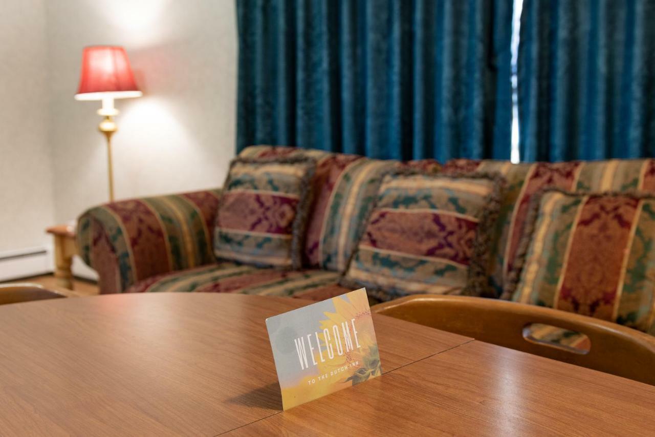 Dutch Inn Cornwall Экстерьер фото