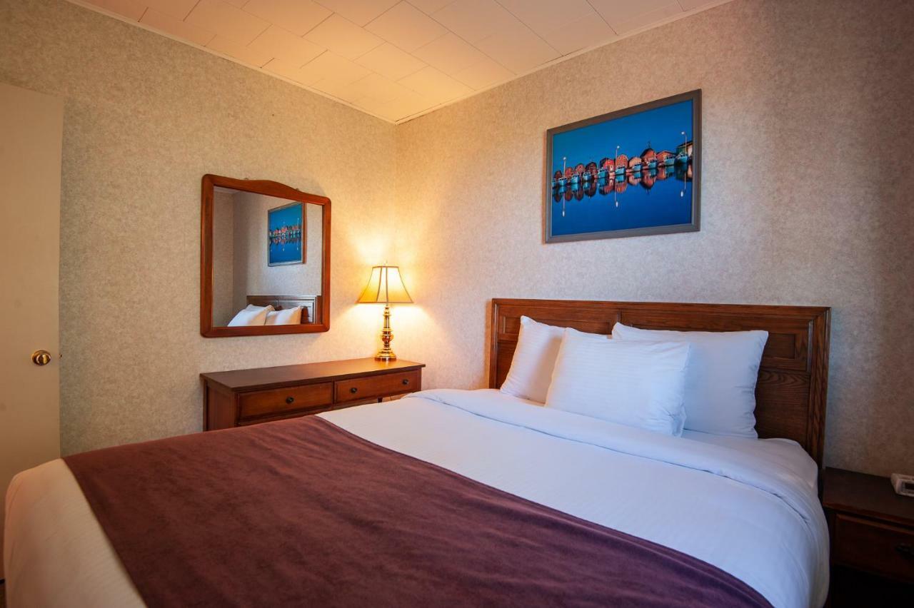 Dutch Inn Cornwall Экстерьер фото