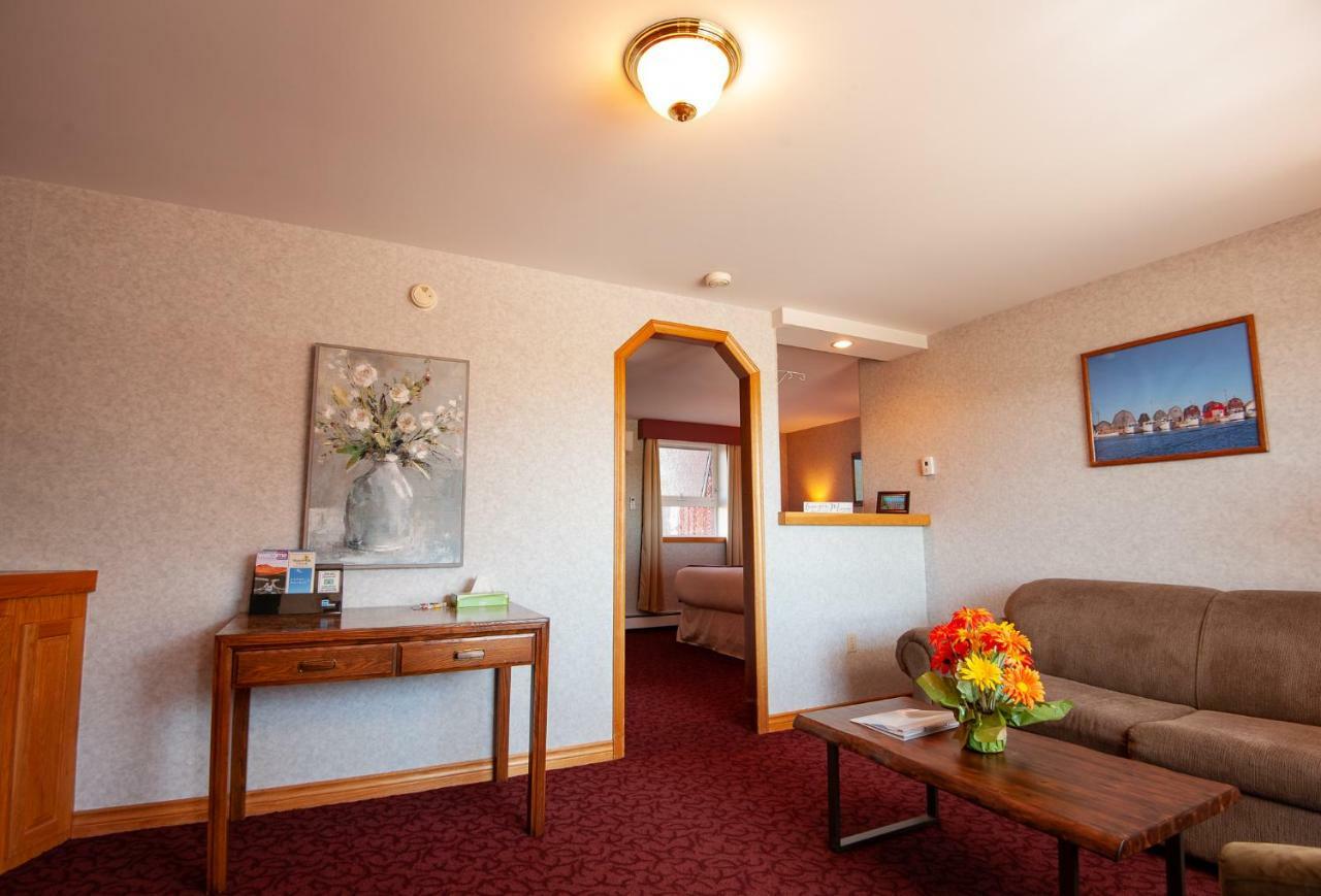 Dutch Inn Cornwall Экстерьер фото