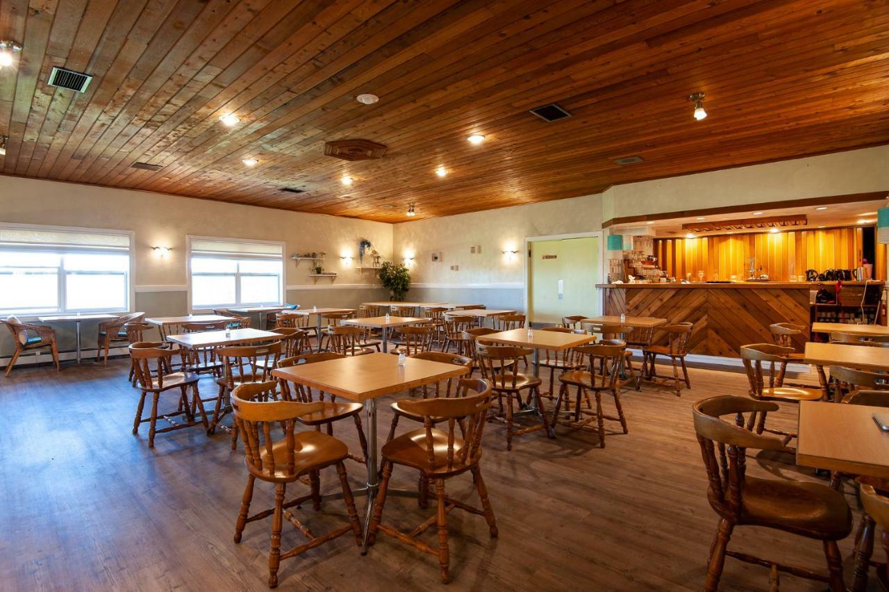Dutch Inn Cornwall Экстерьер фото