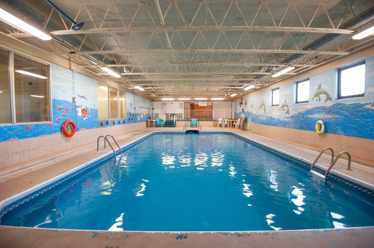 Dutch Inn Cornwall Экстерьер фото